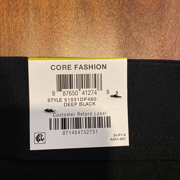 14 short black JM collection jeans curvy fit straight leg comfort waistband. - Picture 3 of 4